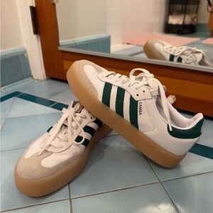 Samba Adidas shoes. Cloud white / collegiate green.